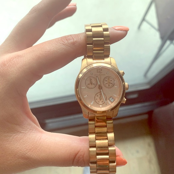 Micheal kors rose gold watch! - Picture 1 of 3